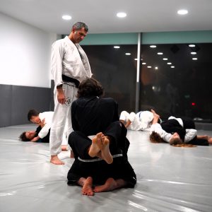 Treino de jiu-jitsu com kimono na Jitsu Foz